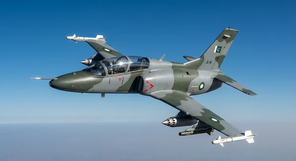 JL-8 Combat photo