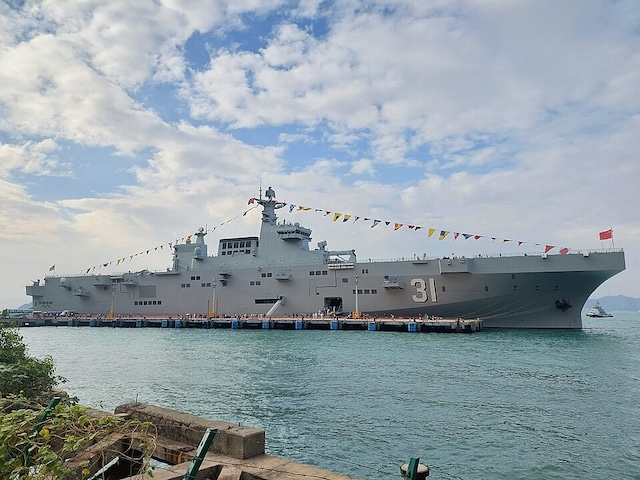 Photo of Type 075-class