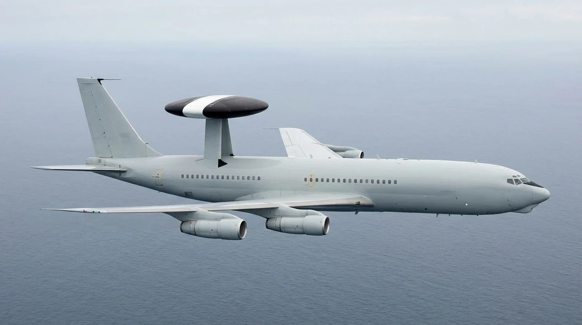 How Early-Warning Aircraft Radars Cover 360 Degrees: Rotodome, Fixed Side Arrays and Three-Face Designs